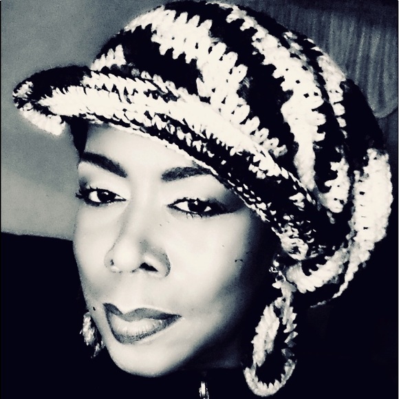 Meet your Posher, Dee - Picture 1 of 1